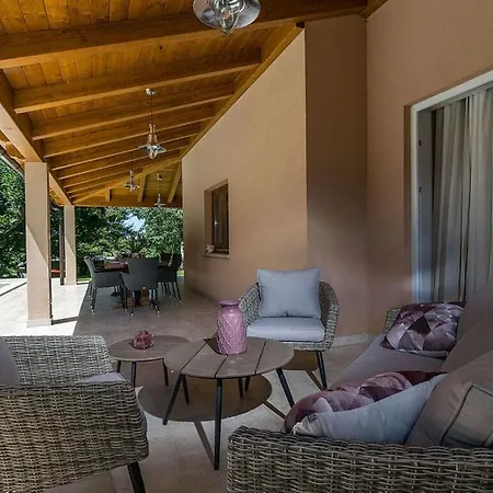 Tila Comfortable Holiday Villa Pazin