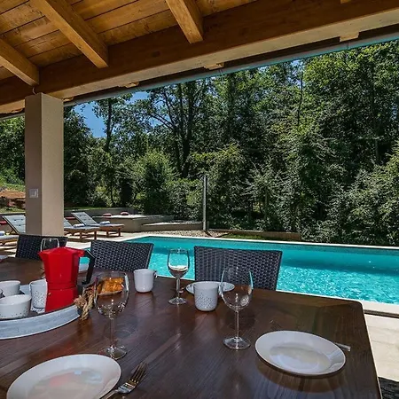 Tila Comfortable Holiday Villa Pazin